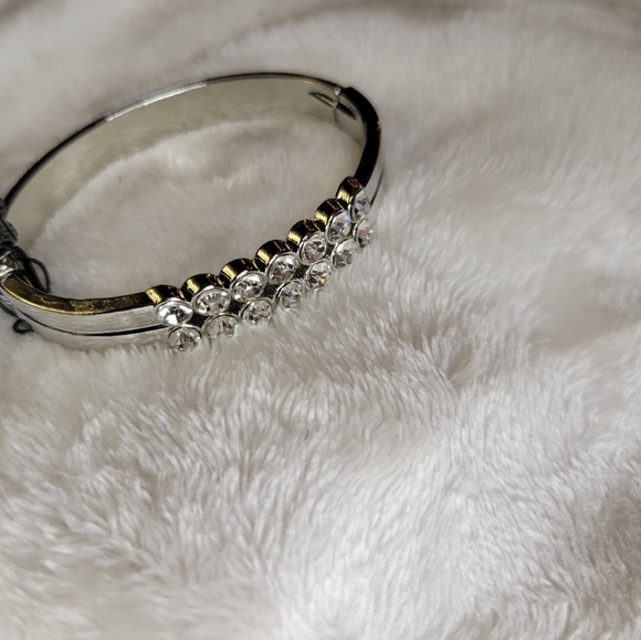 White out Crystal Bling Necklace set with ring, earrings, and bracelet set - Picture 5 of 5